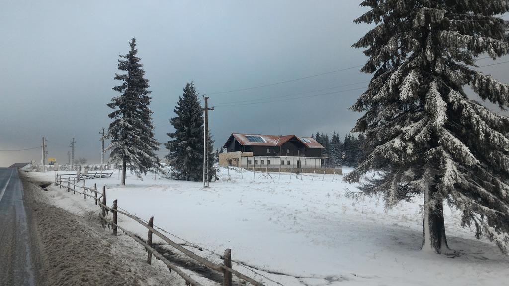 Pensiunea Agroturistica Eden Пьятра-Фантанеле Экстерьер фото